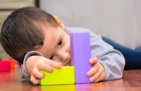 Khi Nghi Ngờ Trẻ Dưới 24 Tháng Mắc Hội Chứng Tự Kỷ Phải Làm Gì?