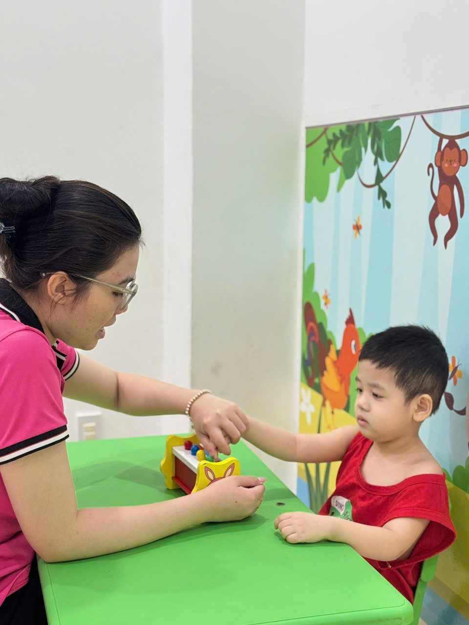 Dấu hiệu nhận biết trẻ tự kỷ